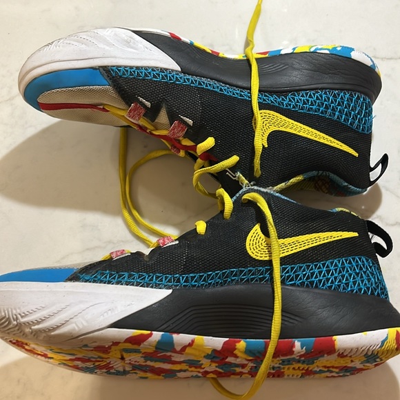 Nike basketball shoes - Picture 2 of 4